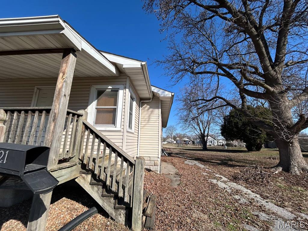 121 West Maple Street Hartford, IL 62048 - Photo 3 of 5