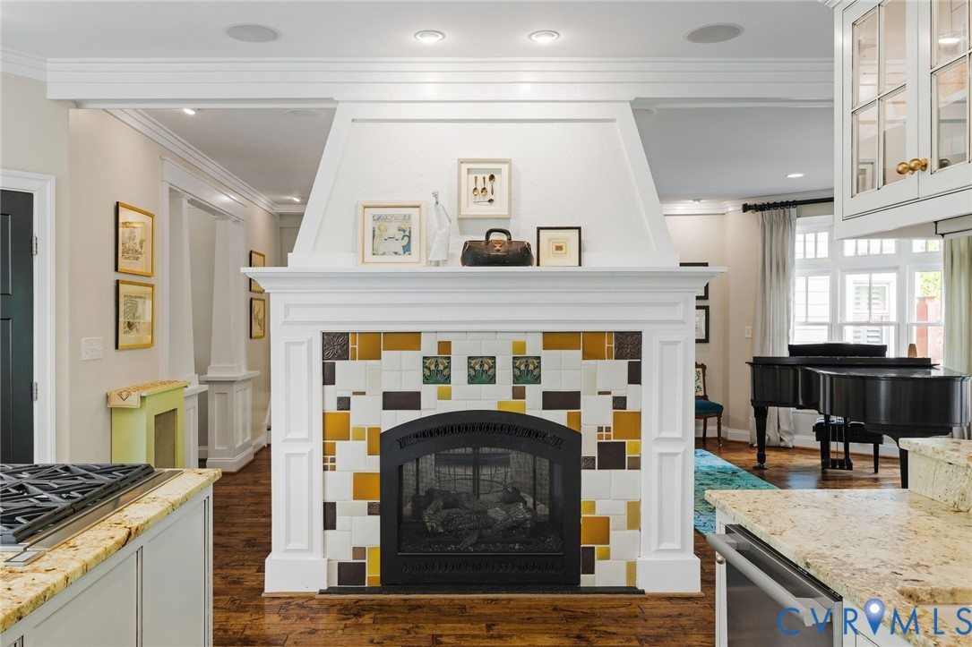 328 South Gaskins Road Henrico, VA 23238 - Photo 11 of 66 Double-sided fireplace