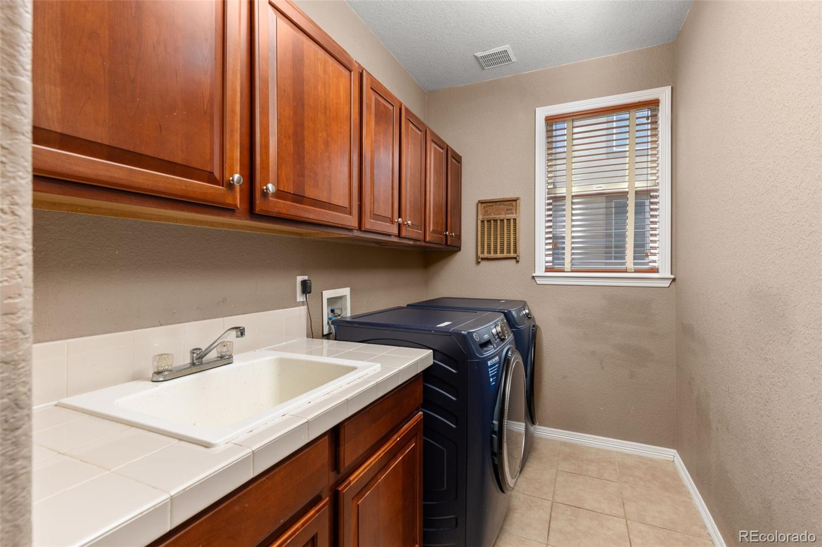 706 Ridgemont Circle Highlands Ranch, CO 80126 - Photo 15 of 47 Gallery Image 15