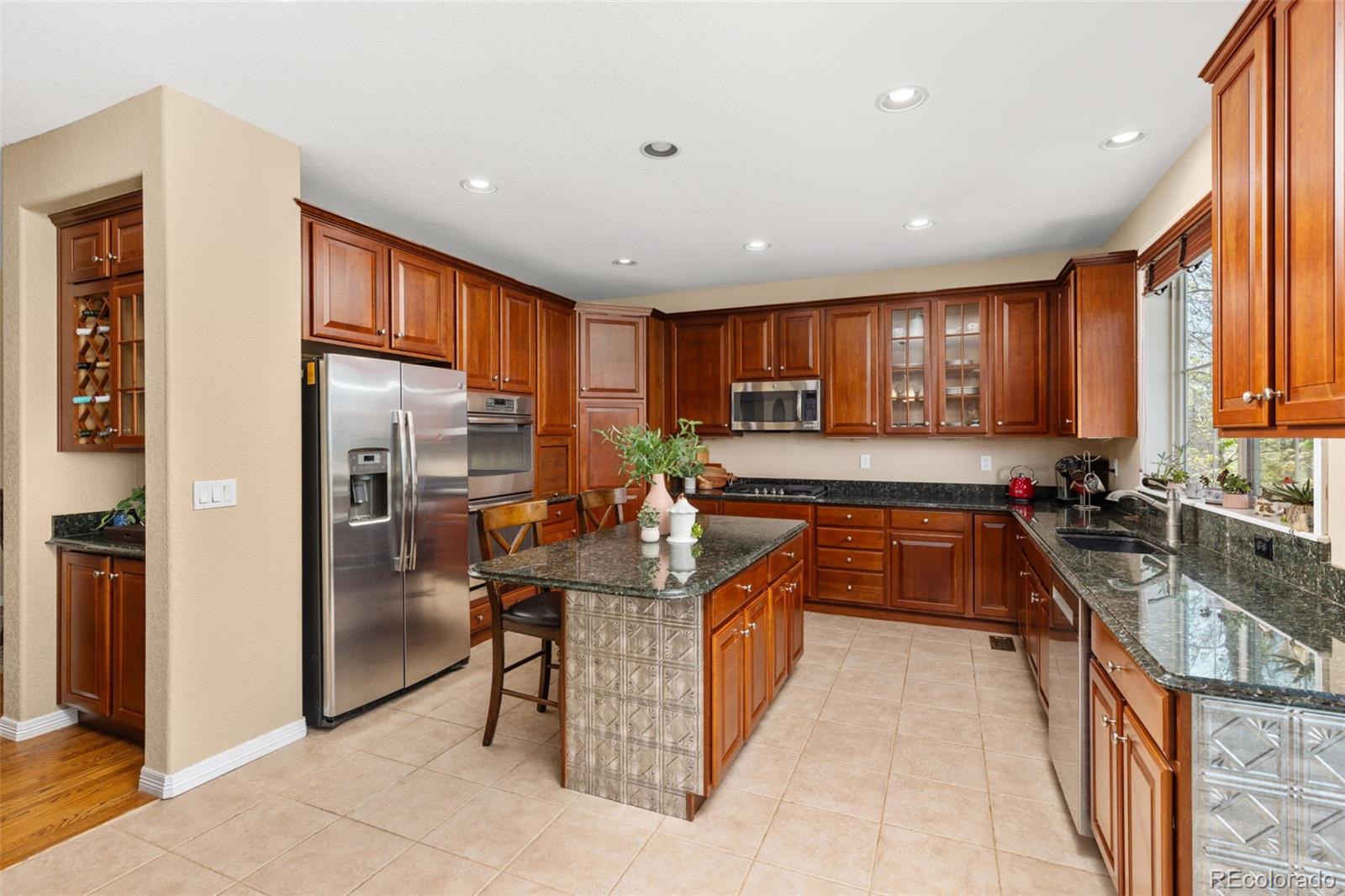 706 Ridgemont Circle Highlands Ranch, CO 80126 - Photo 10 of 47 Gallery Image 10