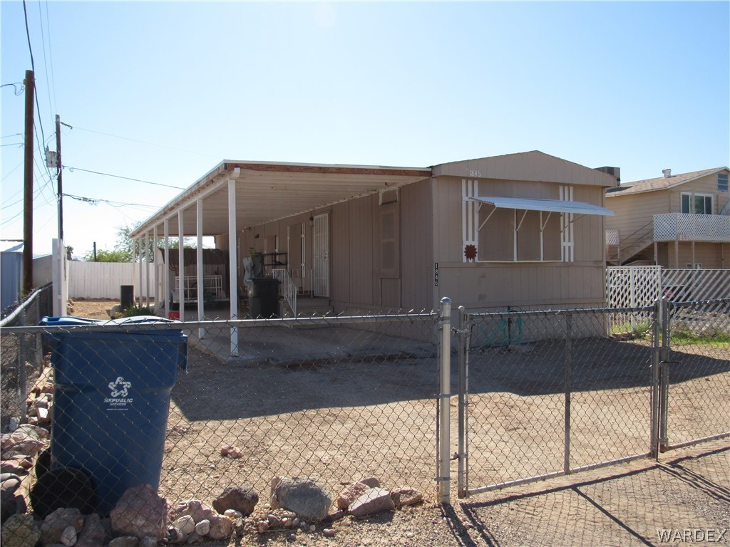 a view of a house with a backyard