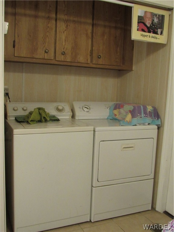 1846 Rio Grande Road Bullhead City, AZ 86442 - Photo 11 of 18 a utility room with dryer and washer