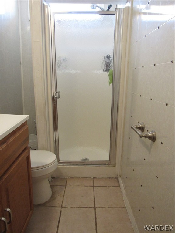 1846 Rio Grande Road Bullhead City, AZ 86442 - Photo 14 of 18 a bathroom with a toilet and a shower