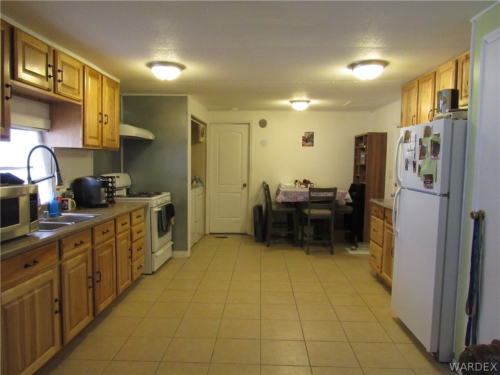 1846 Rio Grande Road Bullhead City, AZ 86442 - Photo 10 of 18 a kitchen with a sink appliances and cabinets