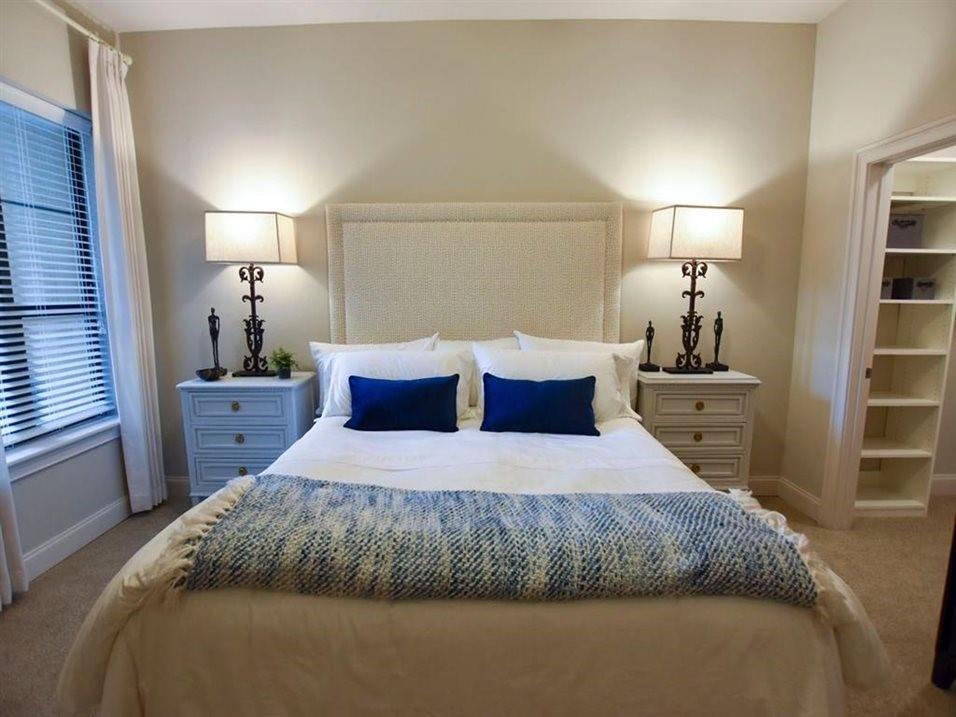 92 West Paces Ferry Road Northwest, Unit 8007 Atlanta, GA 30305 - Photo 23 of 49 a bedroom with a large bed and a chandelier