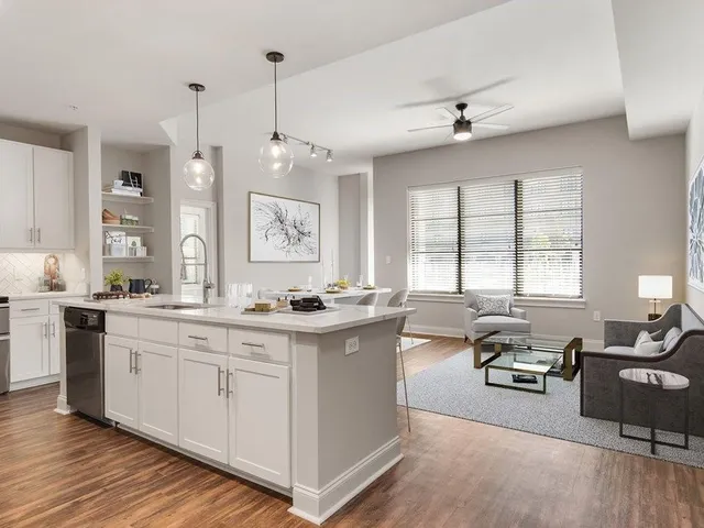 $2,044 | 92 West Paces Ferry Road Northwest, Unit 8007, Atlanta, GA 30305