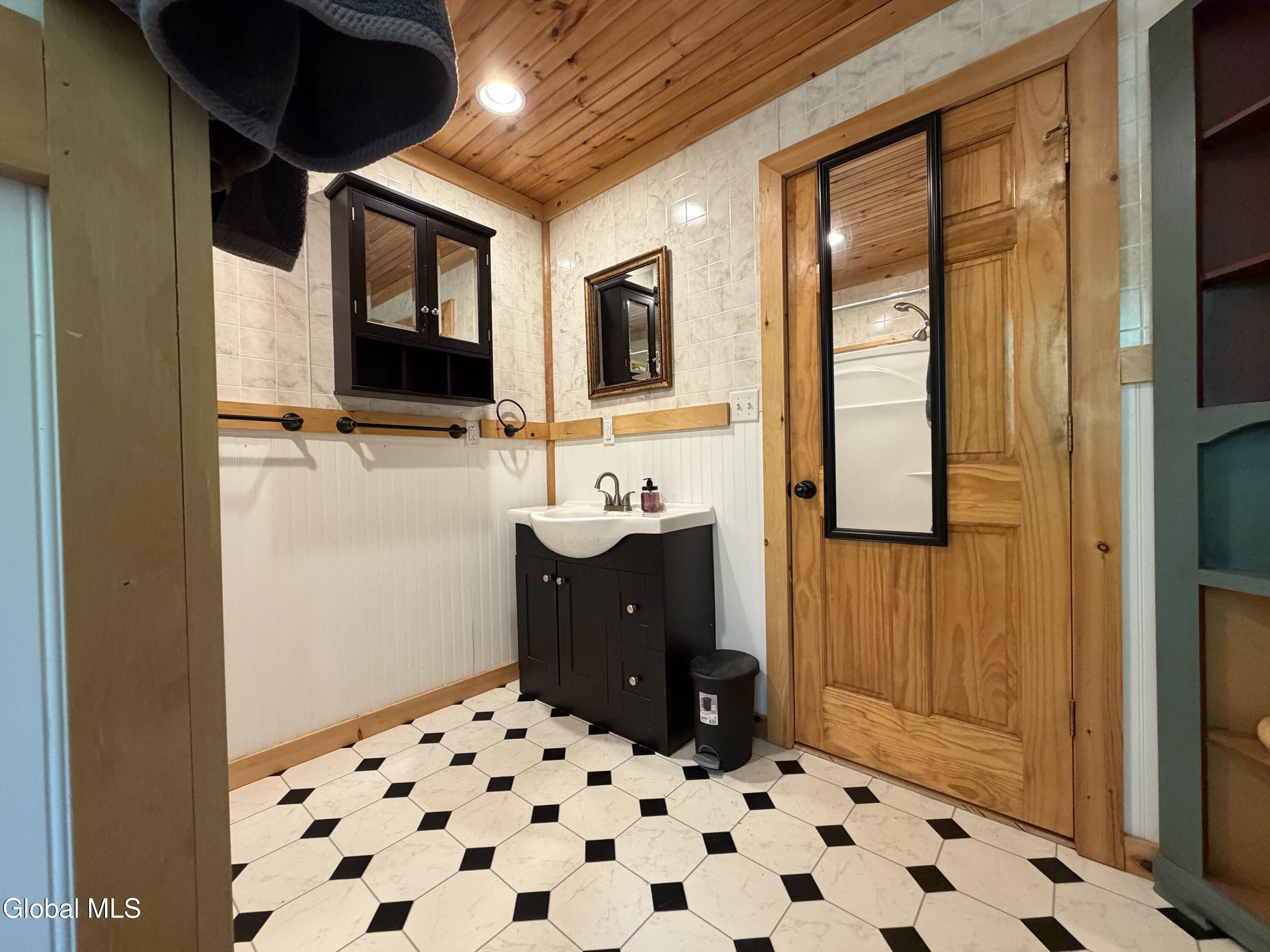 396 Switchback Road Moriah, NY 12974 - Photo 19 of 52 71f33917-3f9f-4844-8f71-f7033943b627