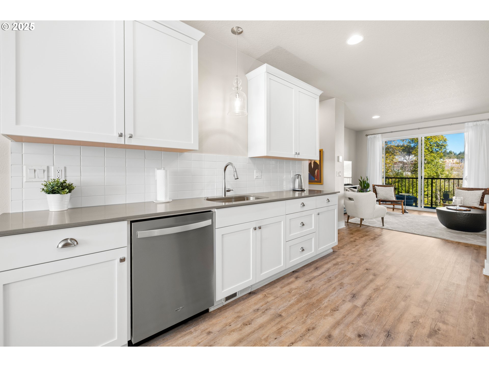 12524 Southwest 171st Terrace Beaverton, OR 97007 - Photo 13 of 40 a kitchen with cabinets a sink and appliances