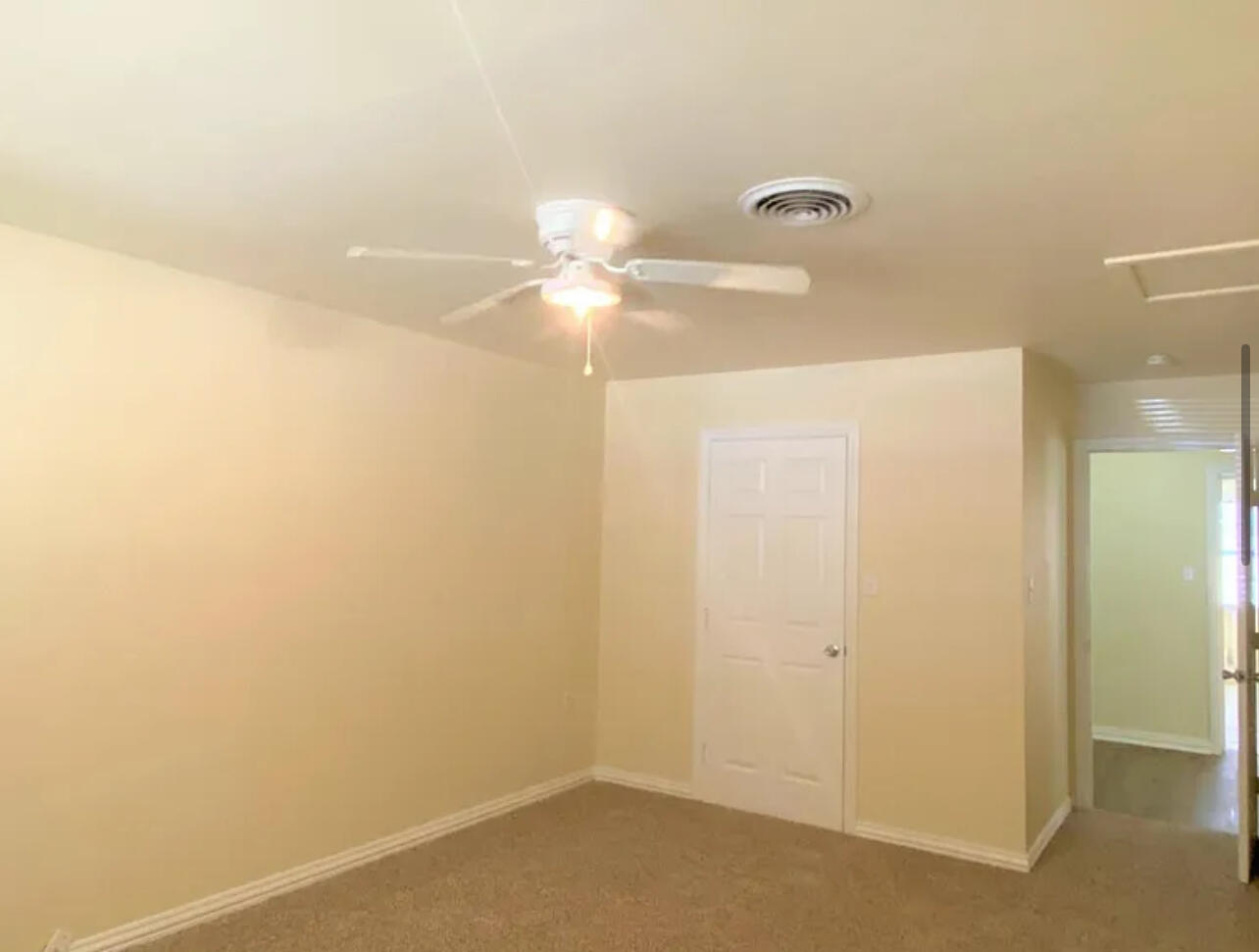 4908 43rd Street Lubbock, TX 79414 - Photo 8 of 18 a bathroom with a light fixture