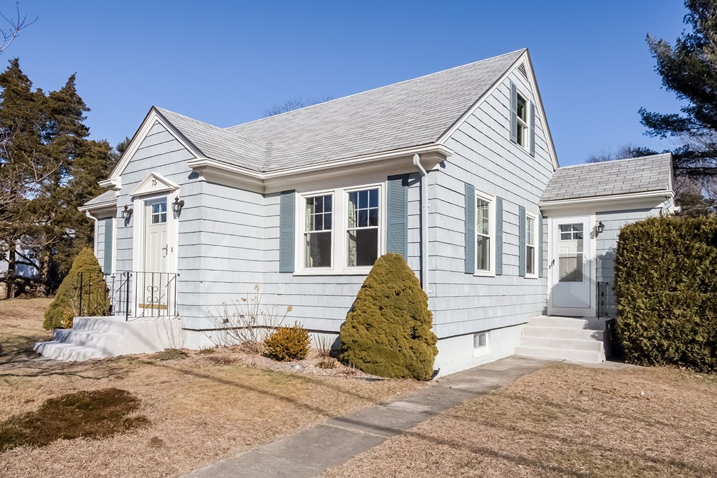 75 Davis Road Westport, MA 02790 - Photo 1 of 25 Gallery Image 1
