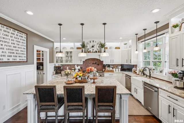 $799,000 | 1389 260th Avenue, Delmar, IA 52037