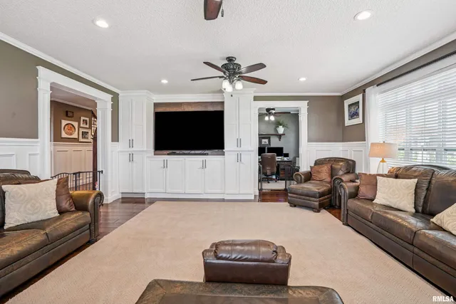 $799,000 | 1389 260th Avenue, Delmar, IA 52037