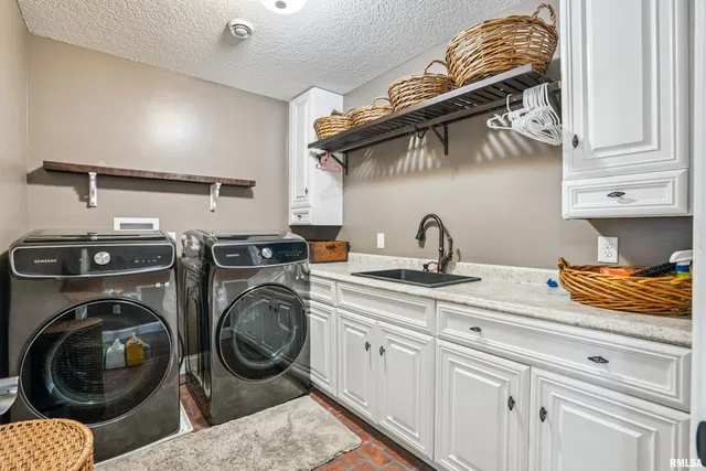 $799,000 | 1389 260th Avenue, Delmar, IA 52037