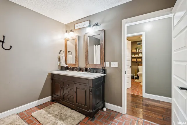 $799,000 | 1389 260th Avenue, Delmar, IA 52037