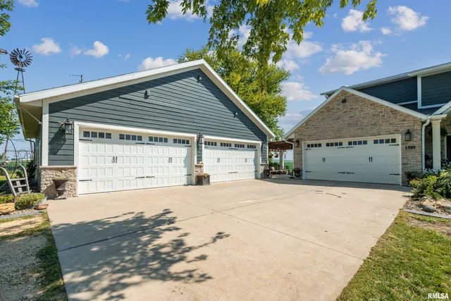 $799,000 | 1389 260th Avenue, Delmar, IA 52037