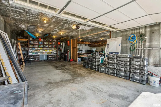 $799,000 | 1389 260th Avenue, Delmar, IA 52037