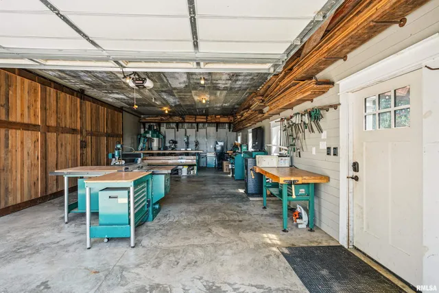 $799,000 | 1389 260th Avenue, Delmar, IA 52037