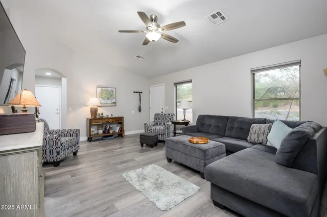 $325,000 | 993 South 239th Drive, Buckeye, AZ 85326