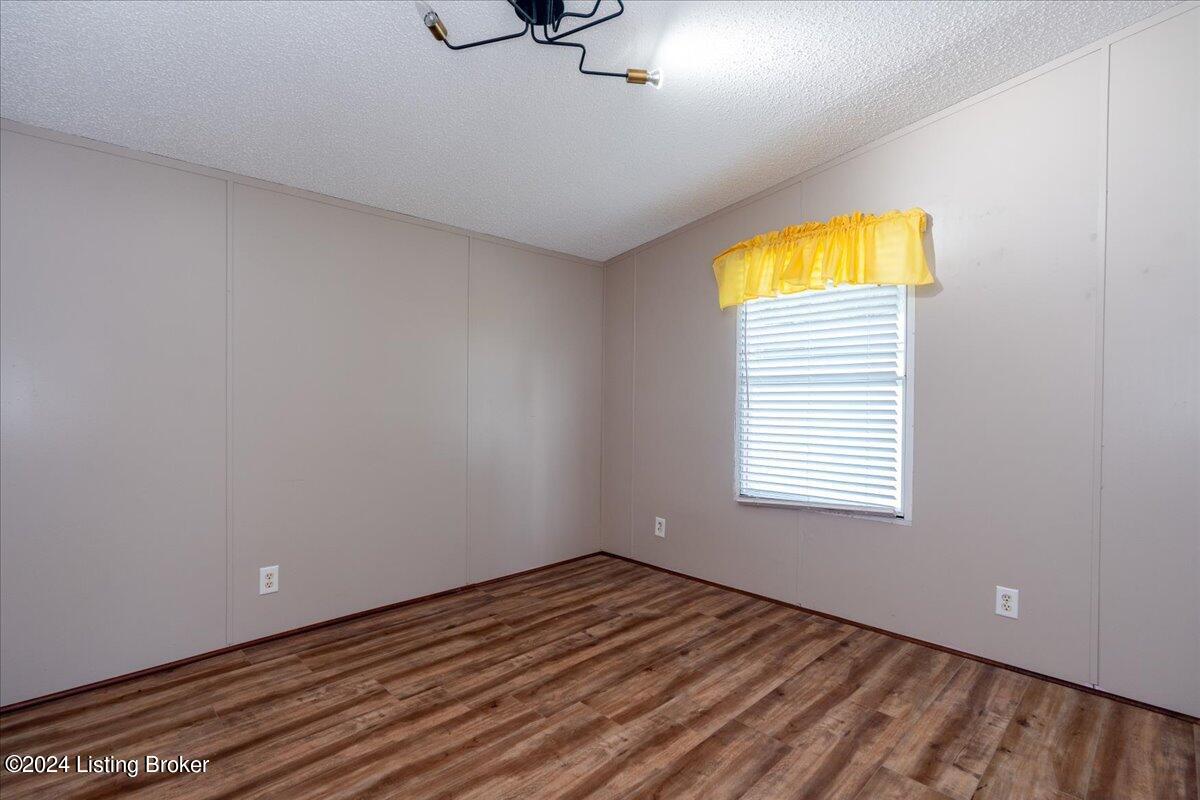 639 Old Boston Road Lebanon Junction, KY 40150 - Photo 20 of 33 17-FullRes-17