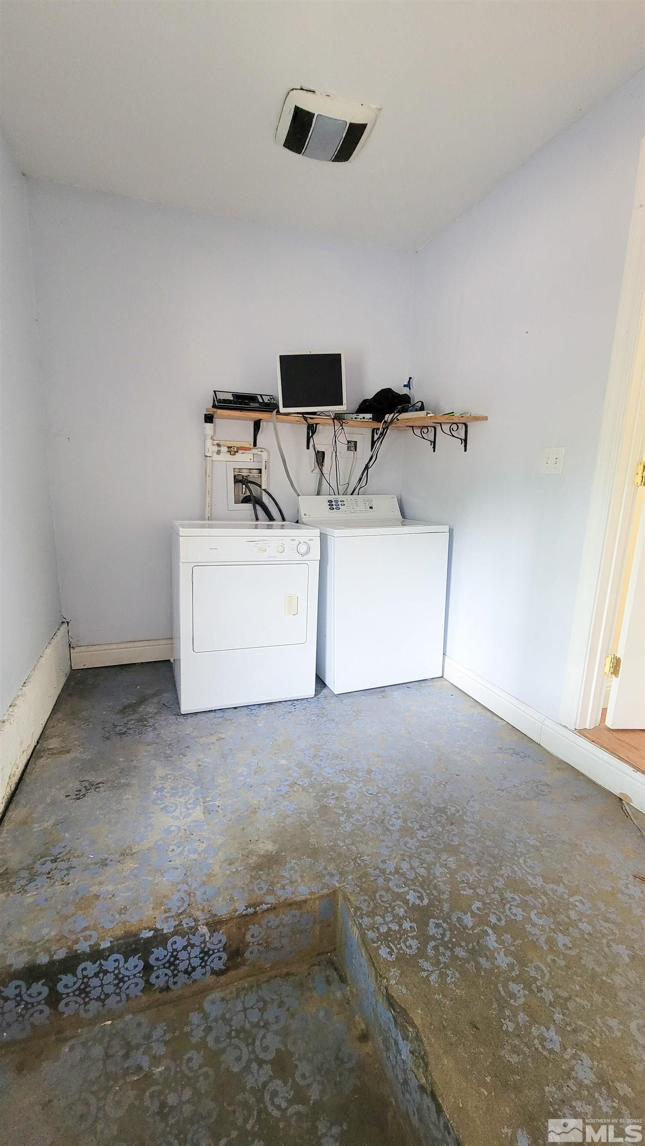 240 Bisby Street Reno, NV 89512 - Photo 20 of 27 a view of kitchen and empty room