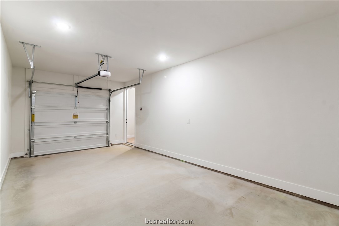 7822 Mathis Crk Drive Bryan, TX 77808 - Photo 39 of 43 a view of an empty room