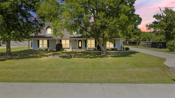 $525,000 | 162 Bay Oak Drive, Anahuac, TX 77514