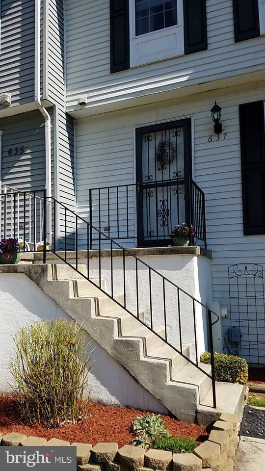 637 Nollmeyer Road Baltimore, MD 21220 - Photo 3 of 28 Well manicured and presentable