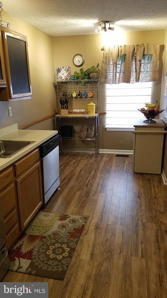 637 Nollmeyer Road Baltimore, MD 21220 - Photo 5 of 28 Kitchen