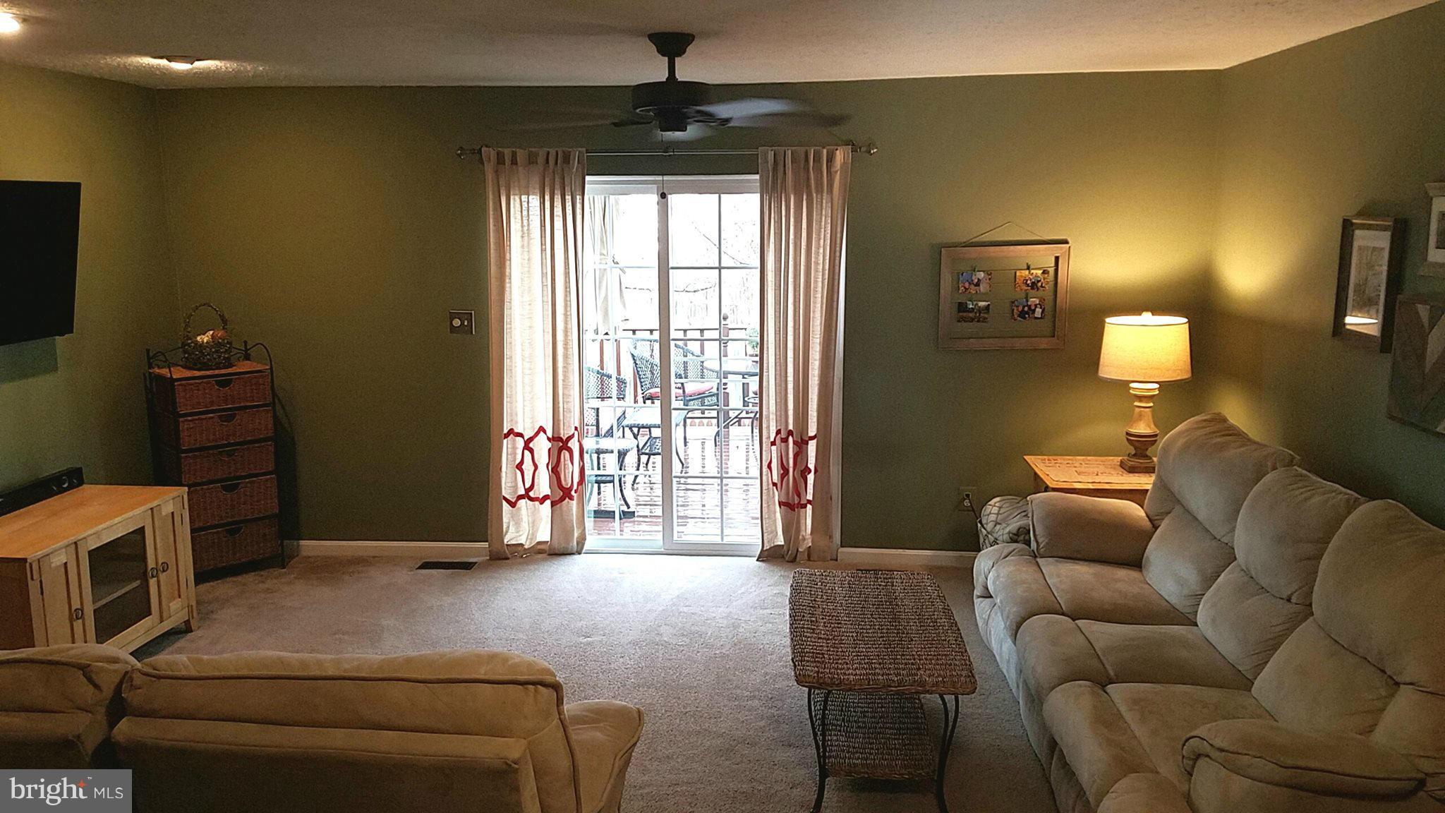 637 Nollmeyer Road Baltimore, MD 21220 - Photo 10 of 28 Living Room