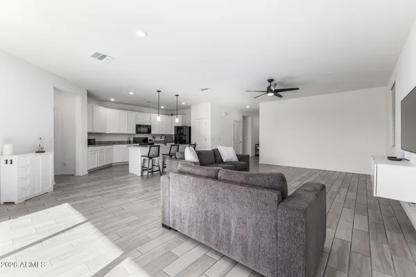 $469,990 | 7910 North 82nd Lane, Glendale, AZ 85303