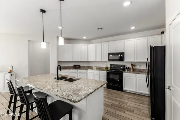 $469,990 | 7910 North 82nd Lane, Glendale, AZ 85303