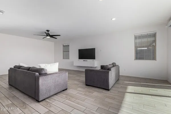 $469,990 | 7910 North 82nd Lane, Glendale, AZ 85303