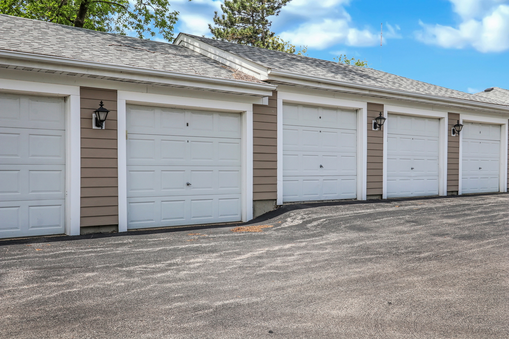 104 East Winchester Road, Unit E Libertyville, IL 60048 - Photo 20 of 23 front view of a house
