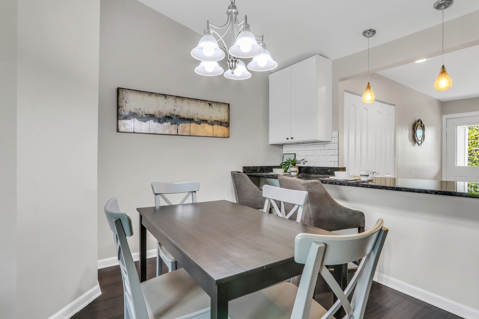 104 East Winchester Road, Unit E Libertyville, IL 60048 - Photo 5 of 23 a view of a dining room and livingroom
