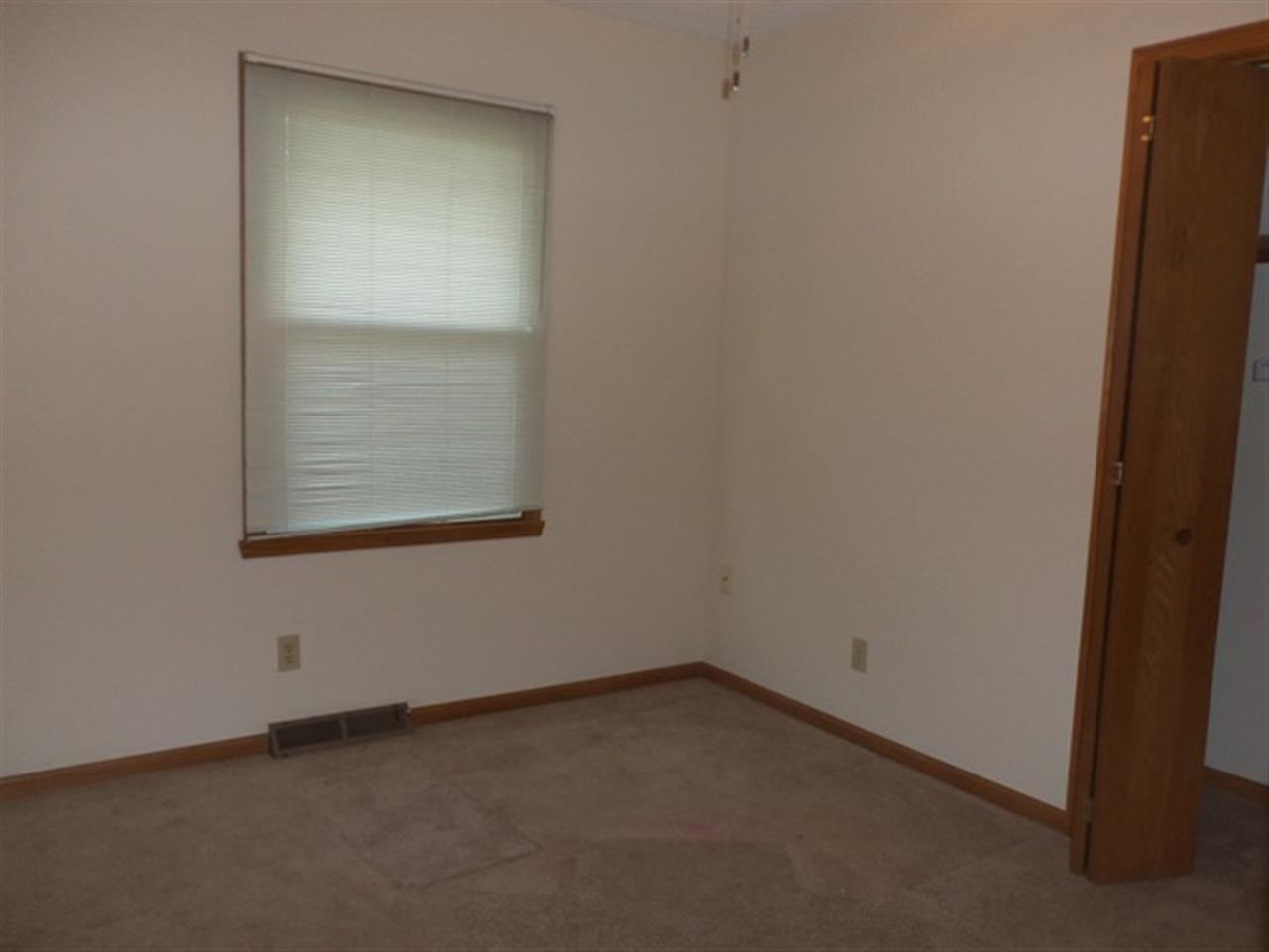 926 South Trainer Road Rockford, IL 61108 - Photo 16 of 23 Gallery Image 16