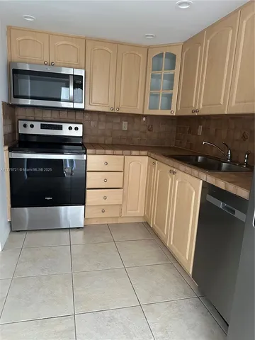 $640,000 | 2333 Brickell Avenue, Unit 1607, Miami, FL 33129