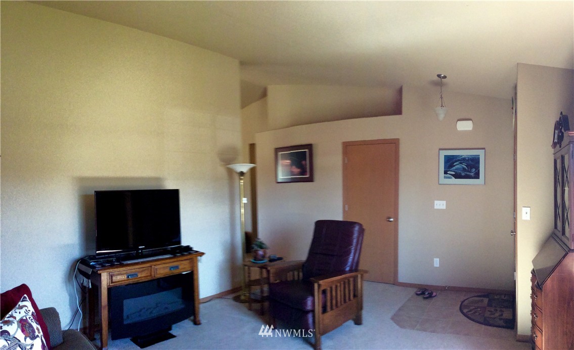 9743 178th Way Southwest Rochester, WA 98579 - Photo 4 of 25