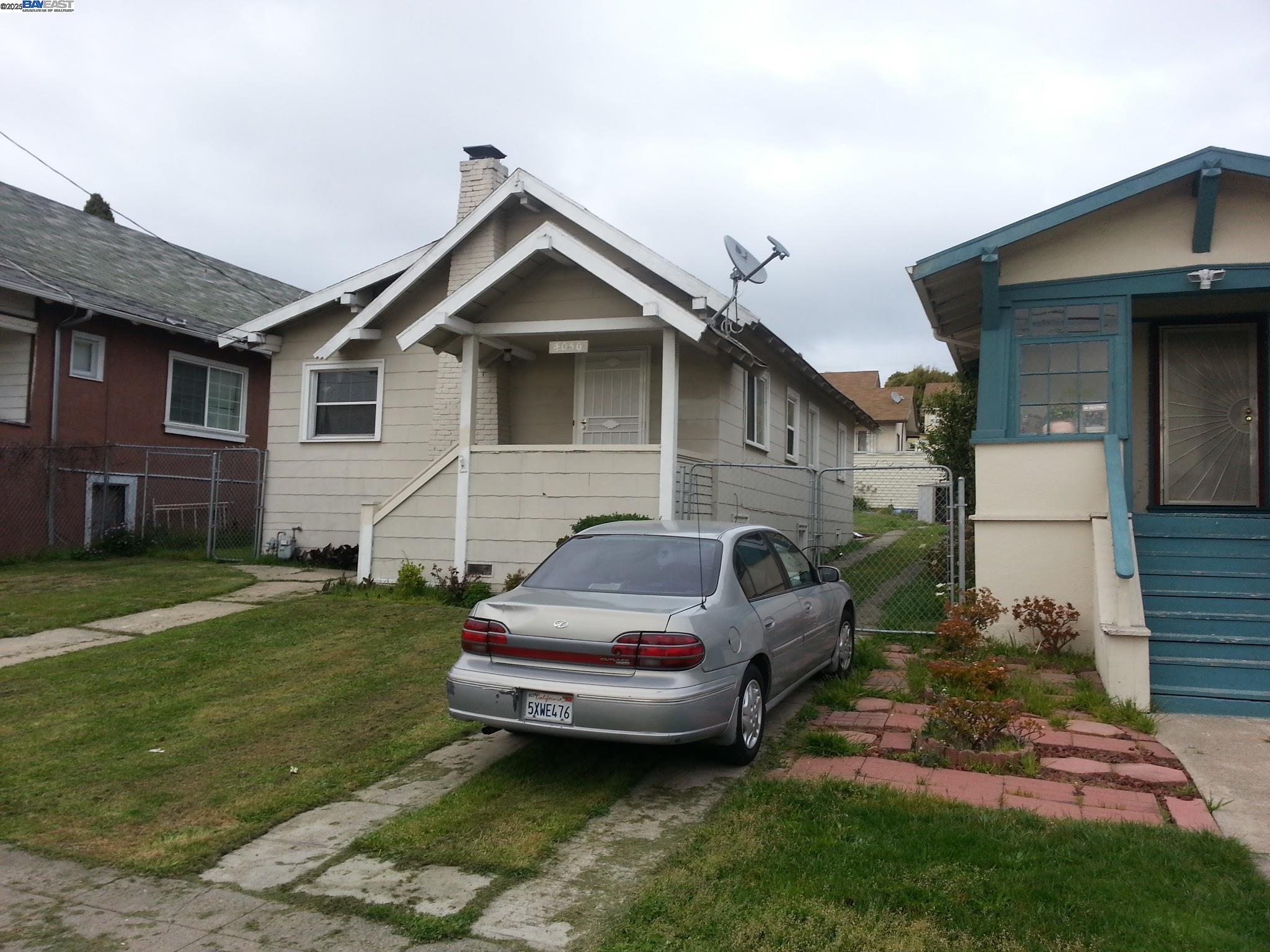 Jefferson Oakland, CA 94601 - Photo 3 of 14 a view of a house with a yard