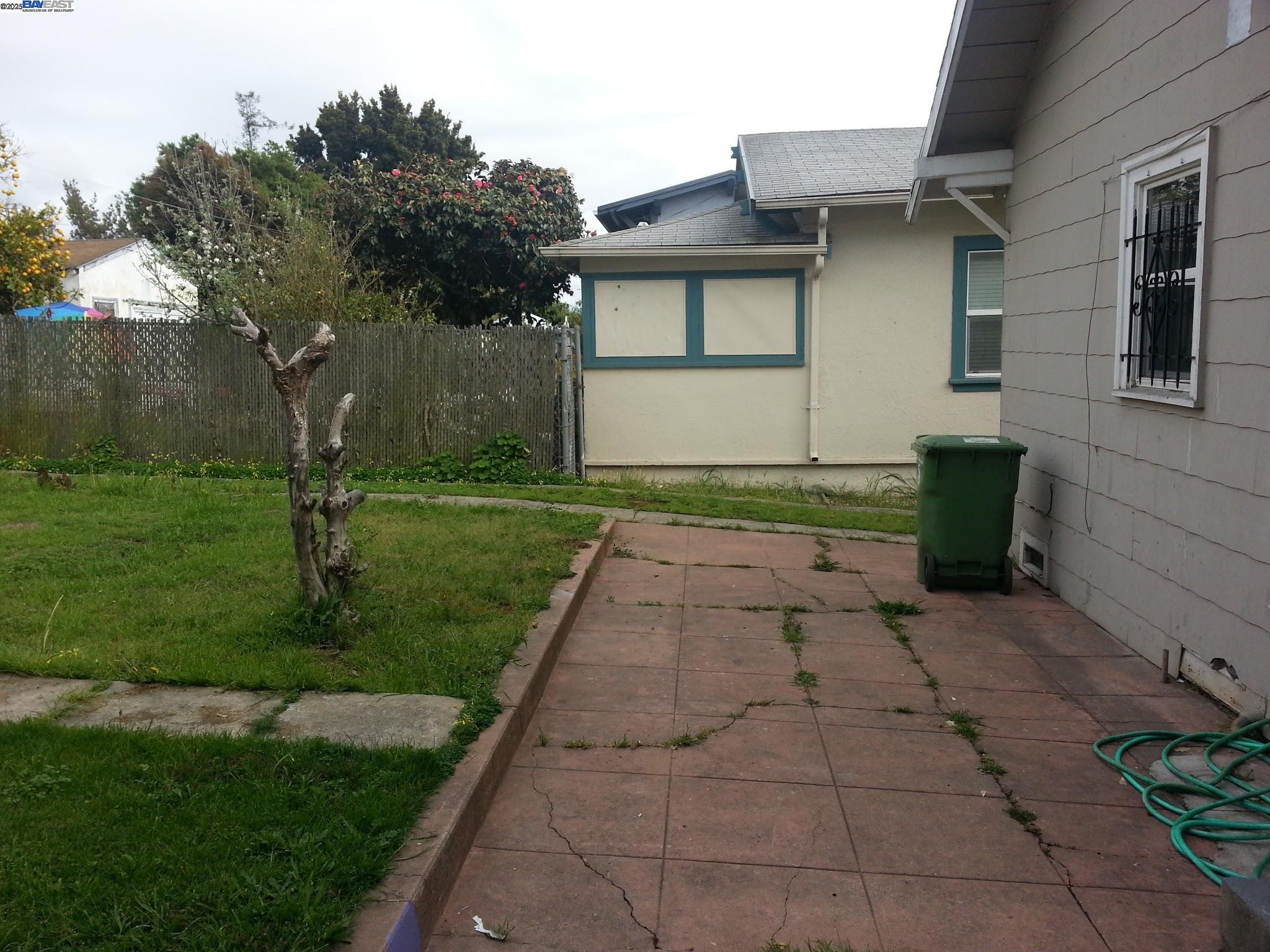 Jefferson Oakland, CA 94601 - Photo 6 of 14 a view of a back yard of the house