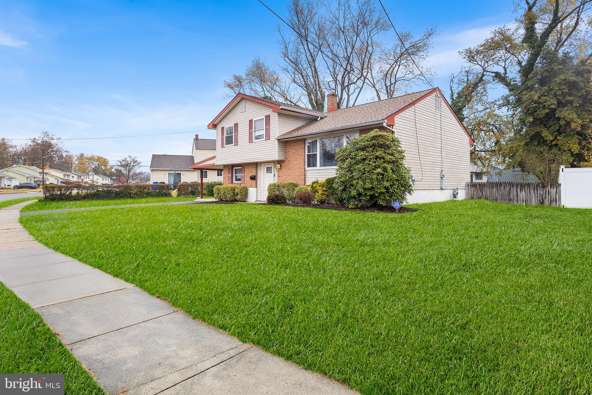 206 Colonial Road Beverly, NJ 08010 - Photo 2 of 26