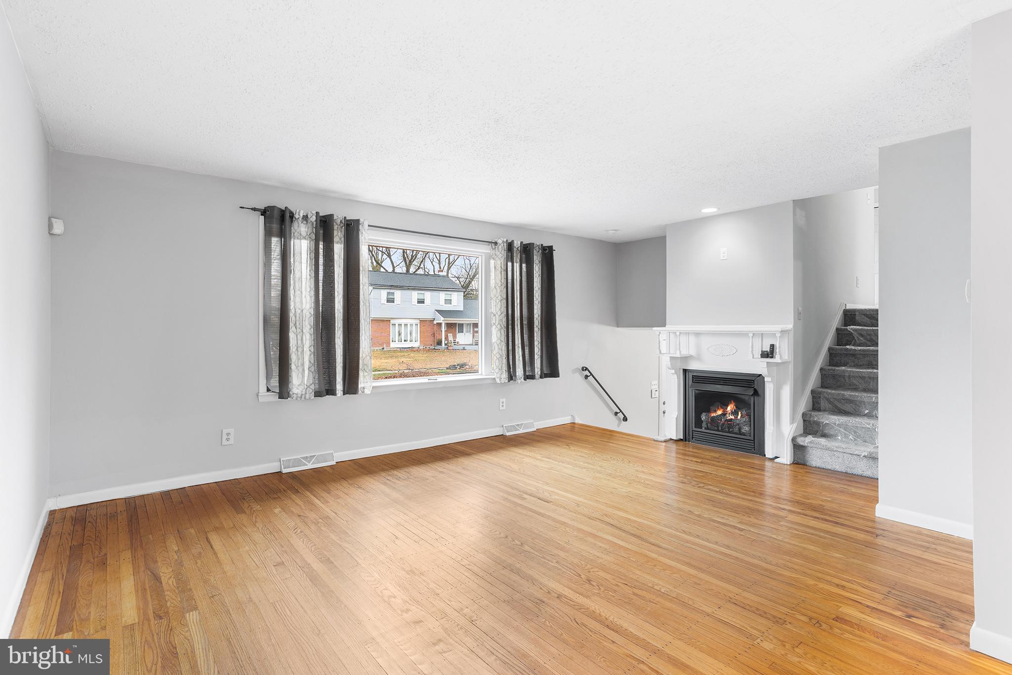 206 Colonial Road Beverly, NJ 08010 - Photo 3 of 26