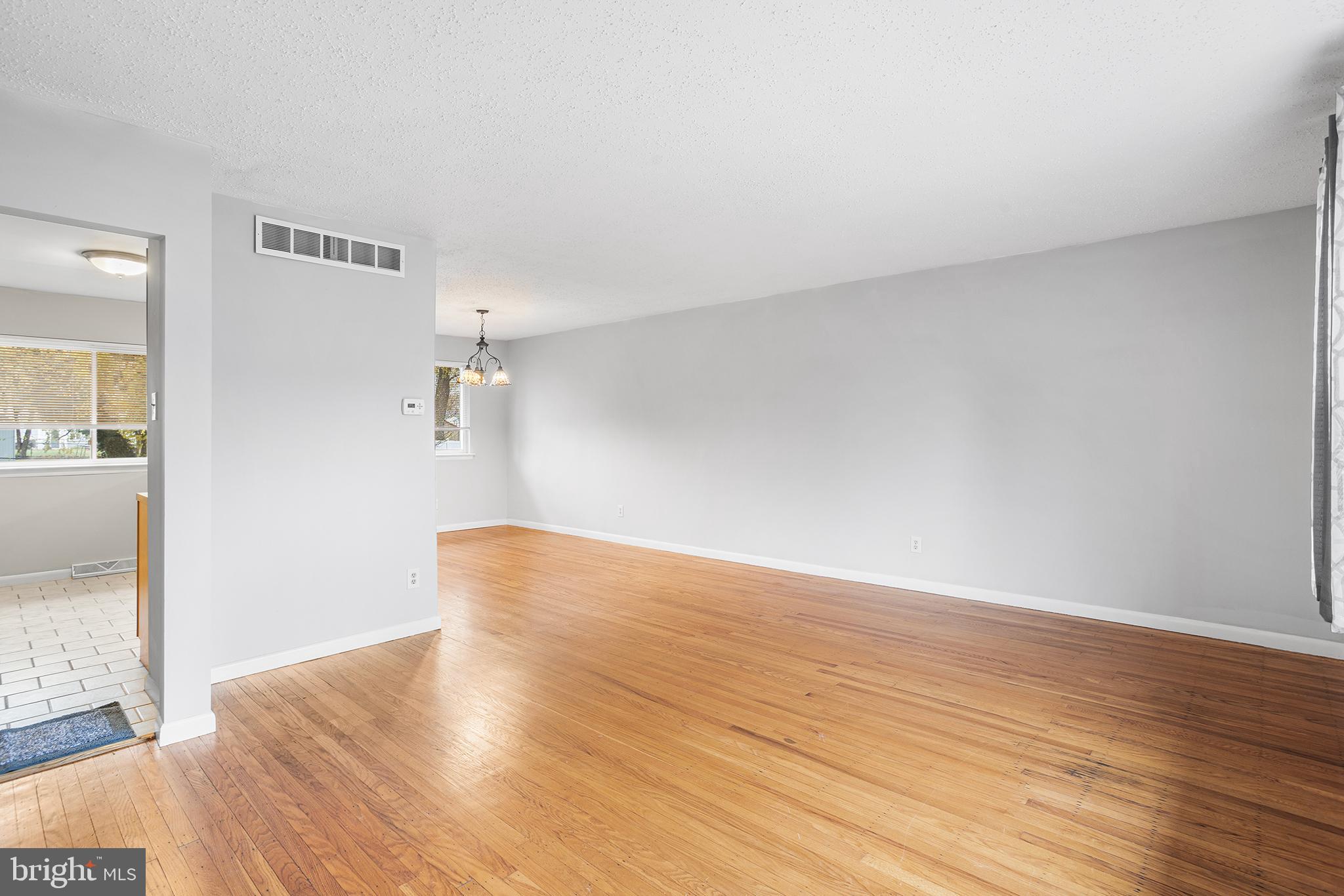 206 Colonial Road Beverly, NJ 08010 - Photo 4 of 26