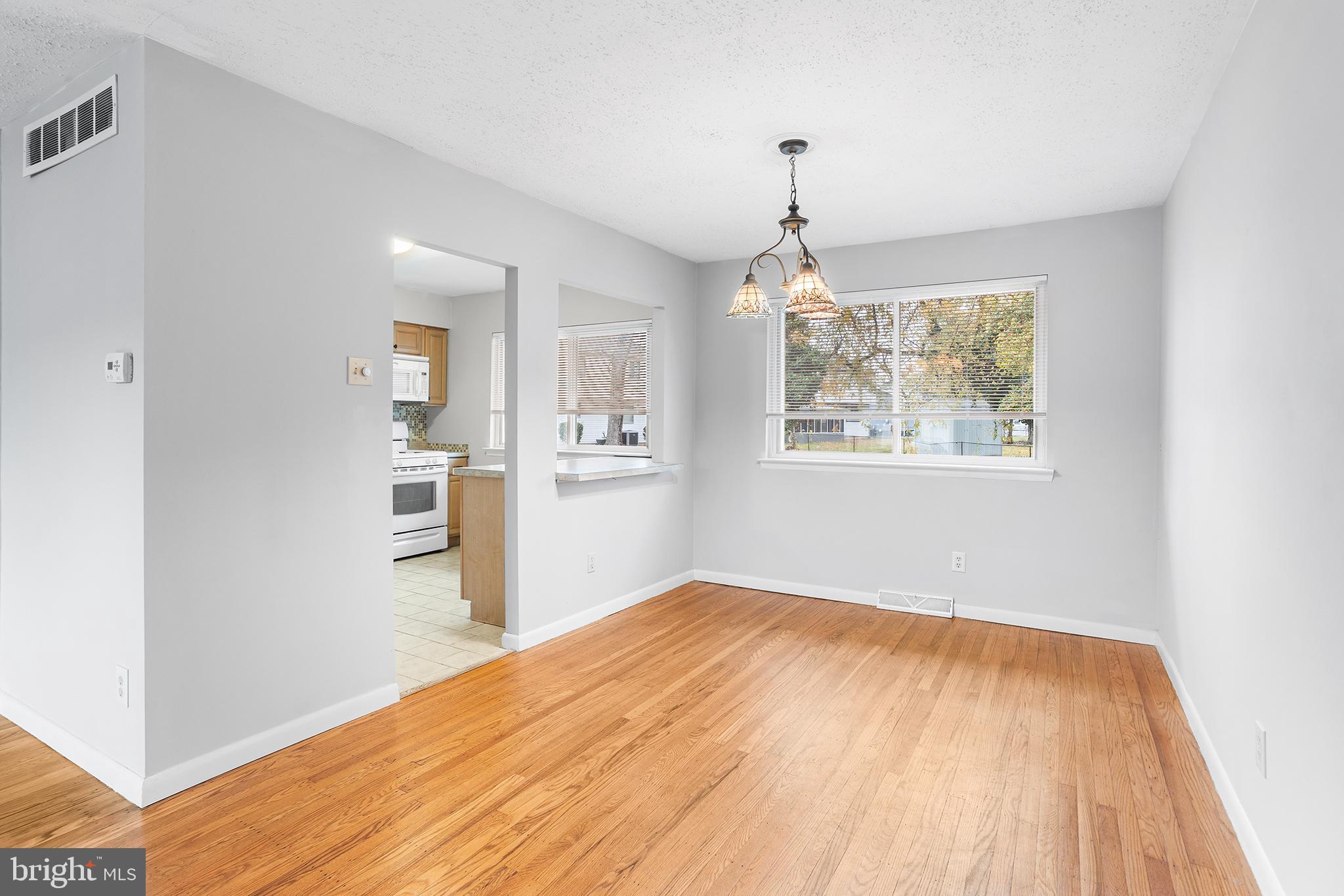 206 Colonial Road Beverly, NJ 08010 - Photo 5 of 26