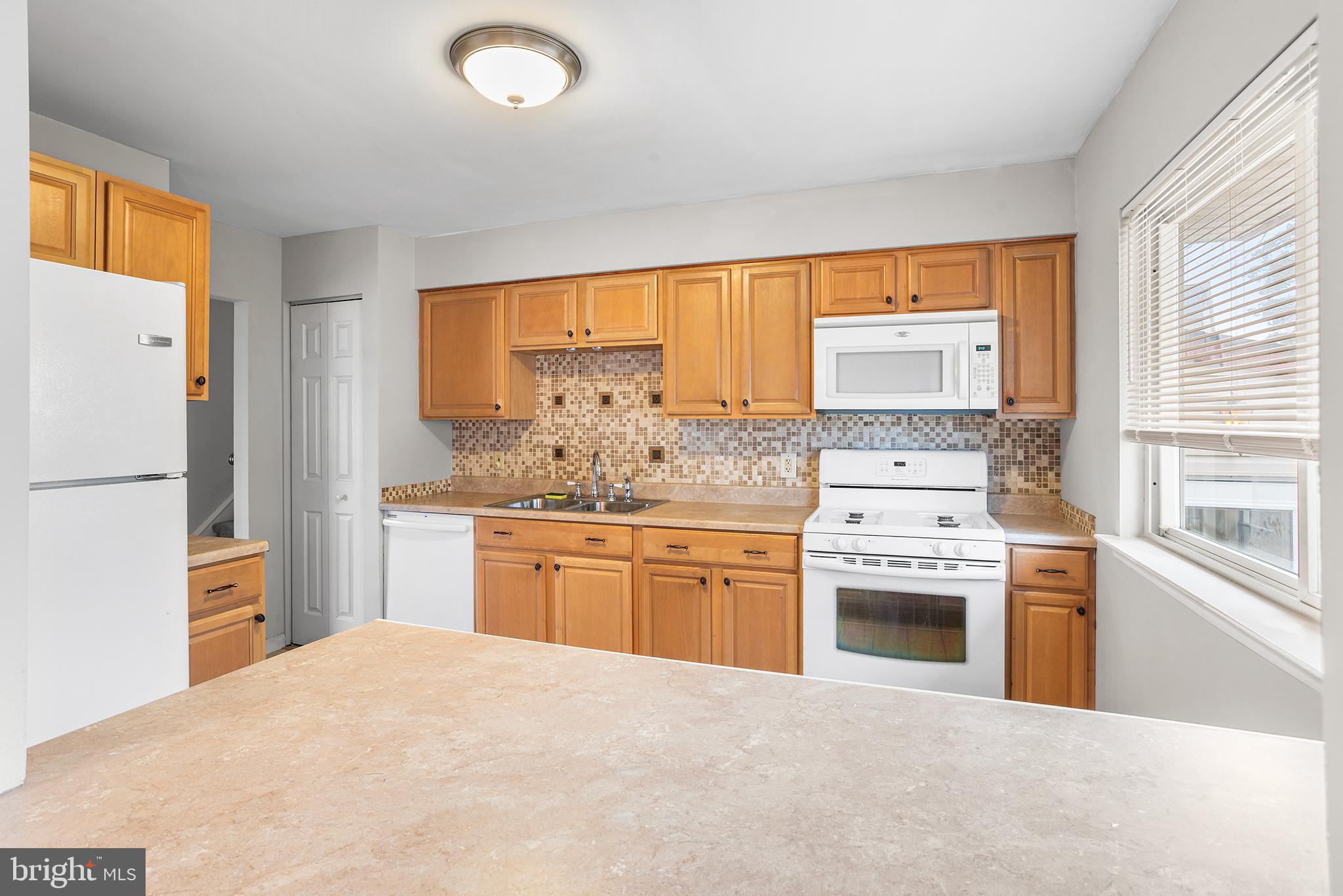 206 Colonial Road Beverly, NJ 08010 - Photo 7 of 26