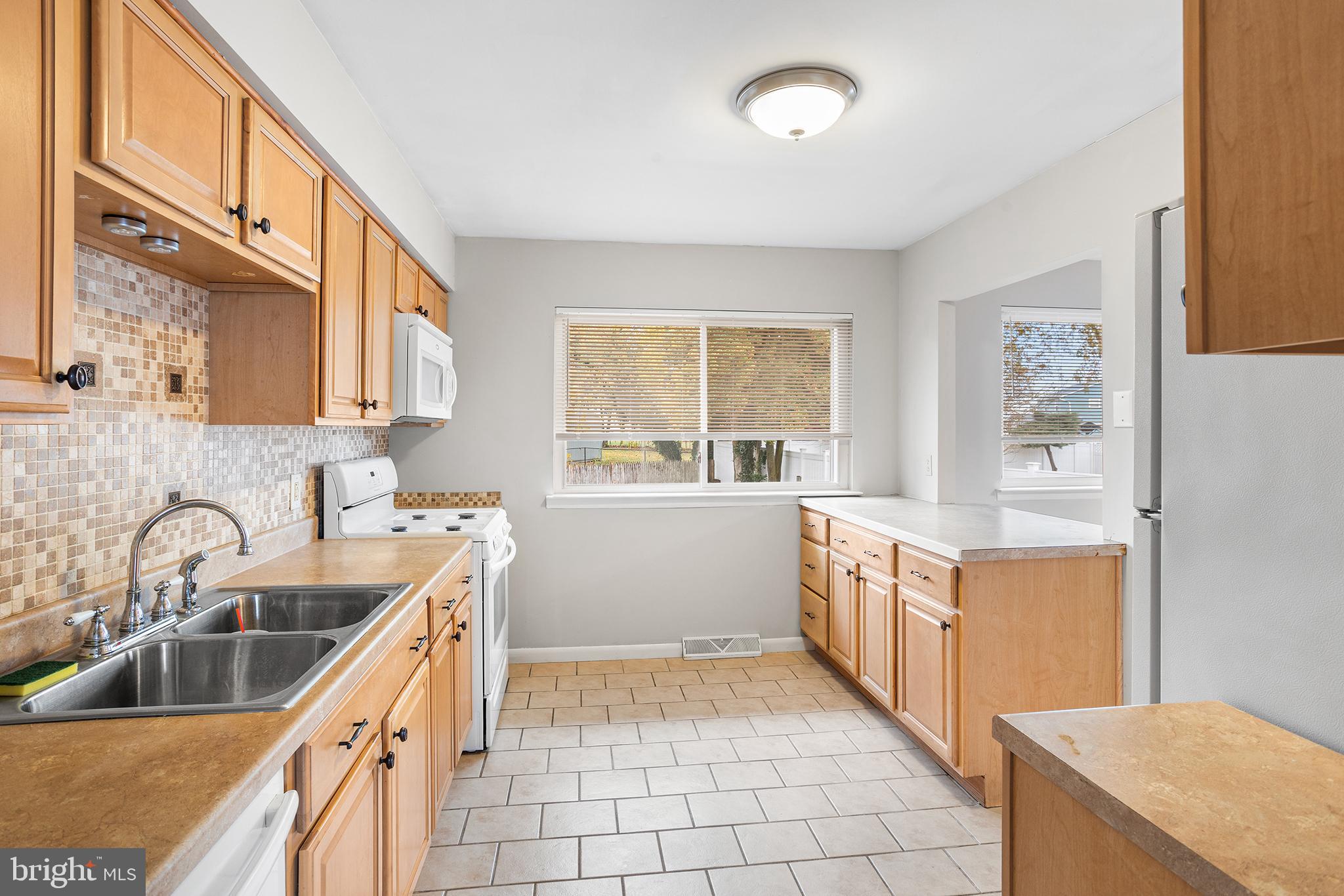 206 Colonial Road Beverly, NJ 08010 - Photo 9 of 26