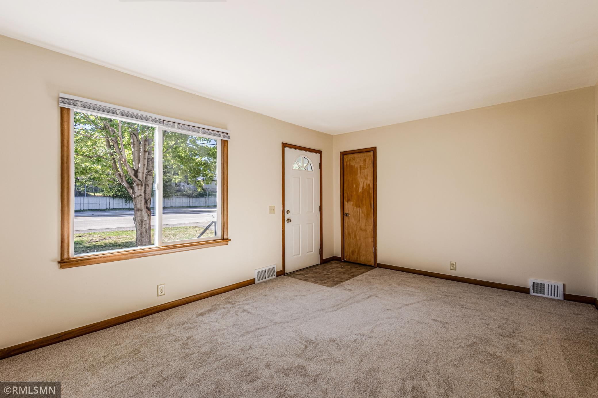 6823 East River Road Minneapolis, MN 55432 - Photo 10 of 36 Gallery Image 10