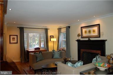 303 Cambridge Road Alexandria, VA 22314 - Photo 2 of 15 Interior (General)