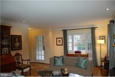 303 Cambridge Road Alexandria, VA 22314 - Photo 4 of 15 Interior (General)