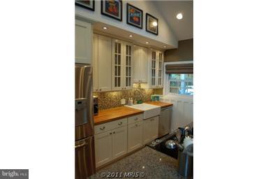 303 Cambridge Road Alexandria, VA 22314 - Photo 6 of 15 Interior (General)