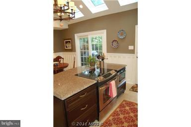 303 Cambridge Road Alexandria, VA 22314 - Photo 8 of 15 Interior (General)